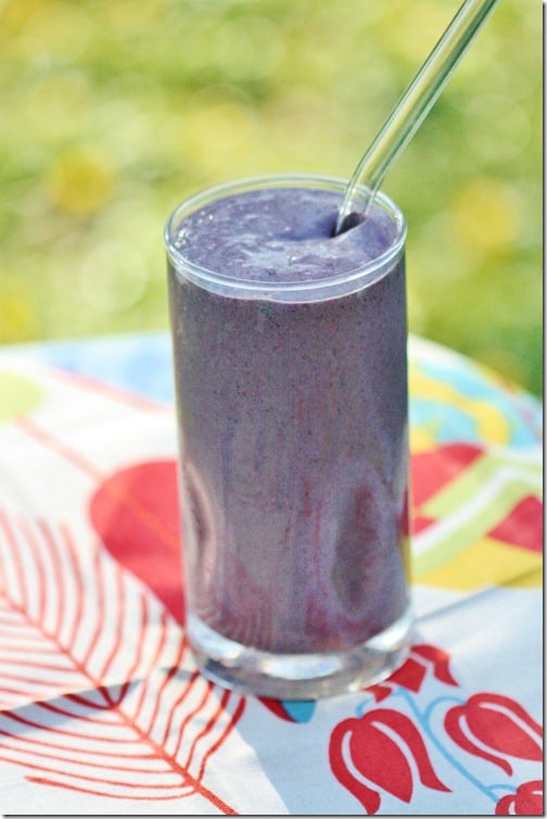 raw avocado berry smoothie