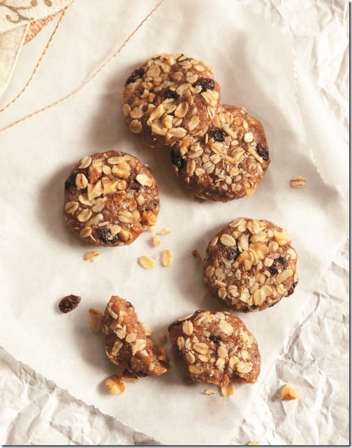 raw vegan oatmeal raisin walnut cookies