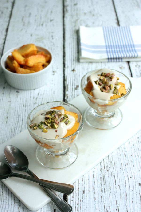 Peaches with Vanilla Ginger Cashew Cream and Pistachios // Choosing Raw