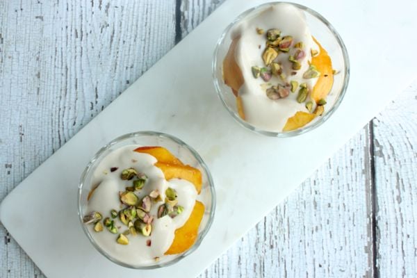 Peaches with Vanilla Ginger Cashew Cream and Pistachios // Choosing Raw