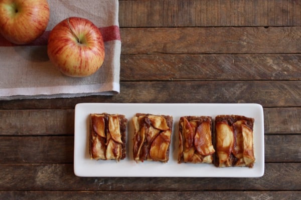 Raw Caramel Apple Pie Bars // Choosing Raw