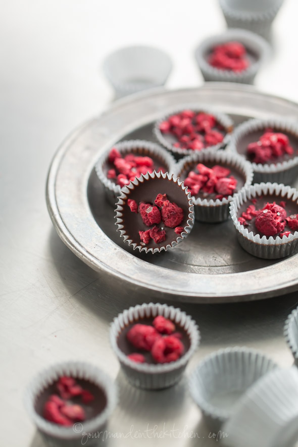 How-to-Make-Raw-Raspberry-Chocolates-gourmandeinthekitchen.com_