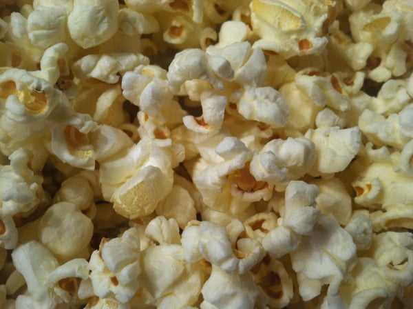 Popcorn_up_close_salted_and_air_popped