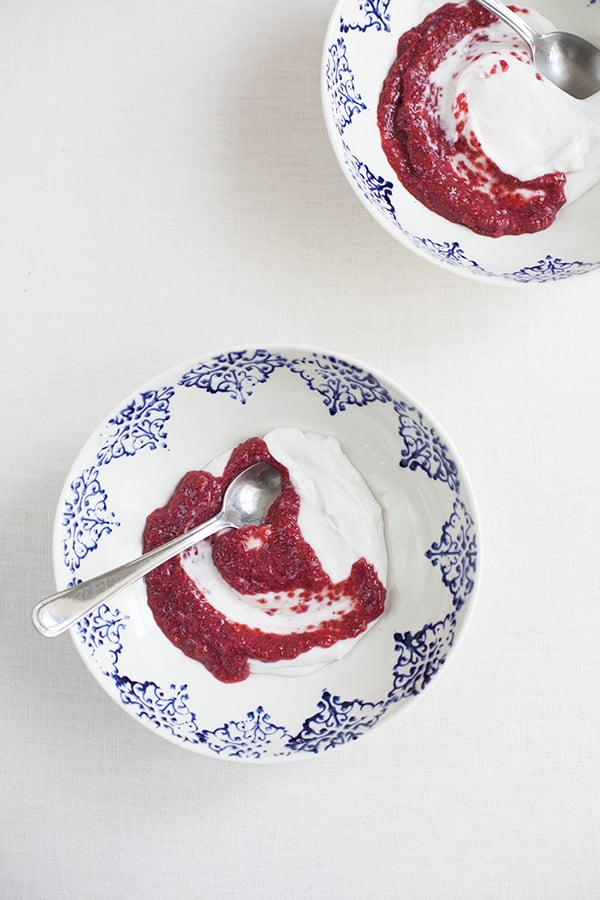 Coconut yogurt and berry chia pudding swirl // Choosing Raw