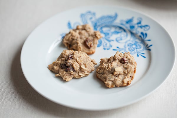 Gluten Free Oatmeal Raisin Cardamom Cookies // Choosing Raw