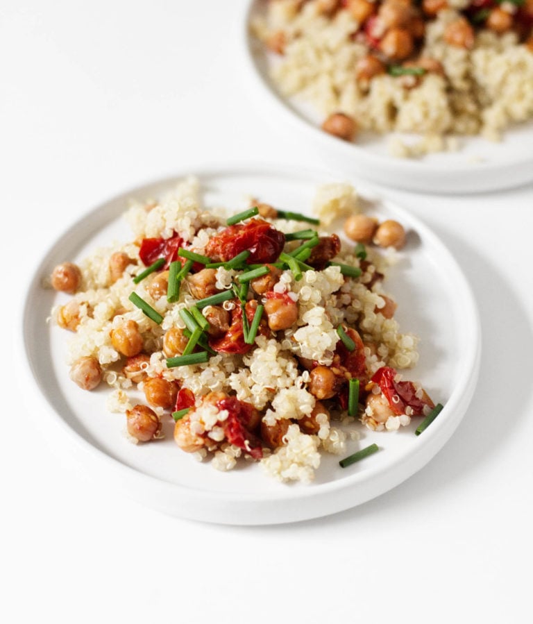 Quinoa with Garlic Roasted Cherry Tomatoes & Chickpeas | The Full Helping