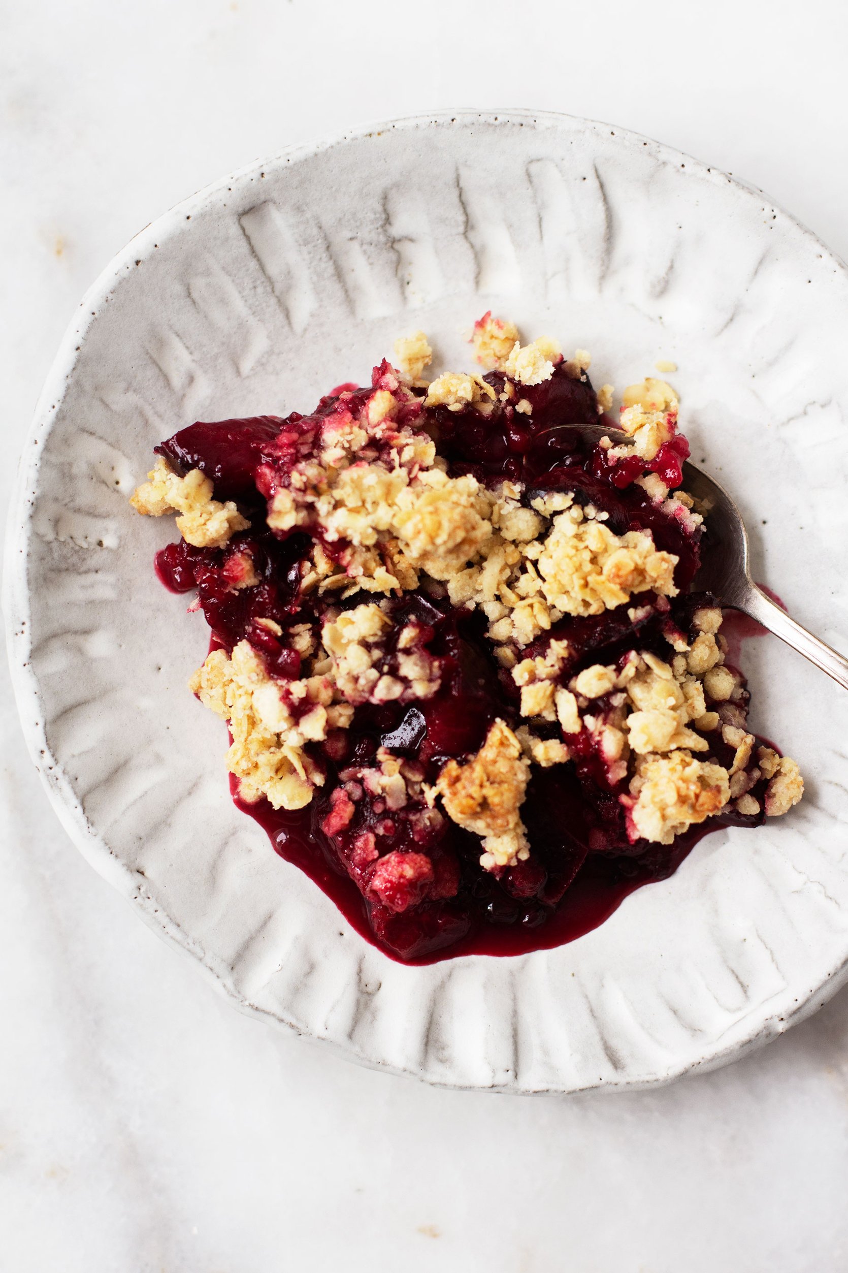 Vegan blackberry plum crisp