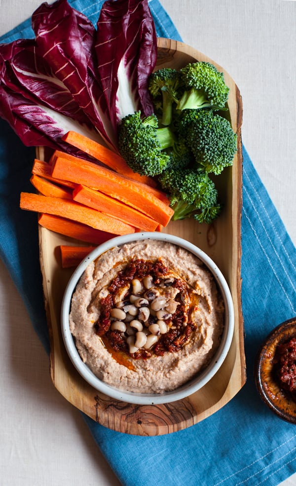 Spicy Harissa Black Eyed Pea Hummus: a new twist on hummus, featuring creamy black eyed peas, spicy harissa paste, and smoked paprika | The Full Helping