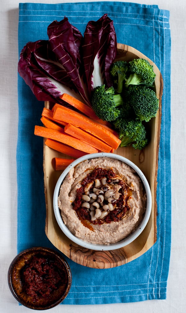 Spicy Harissa Black Eyed Pea Hummus: a new twist on hummus, featuring creamy black eyed peas, spicy harissa paste, and smoked paprika | The Full Helping
