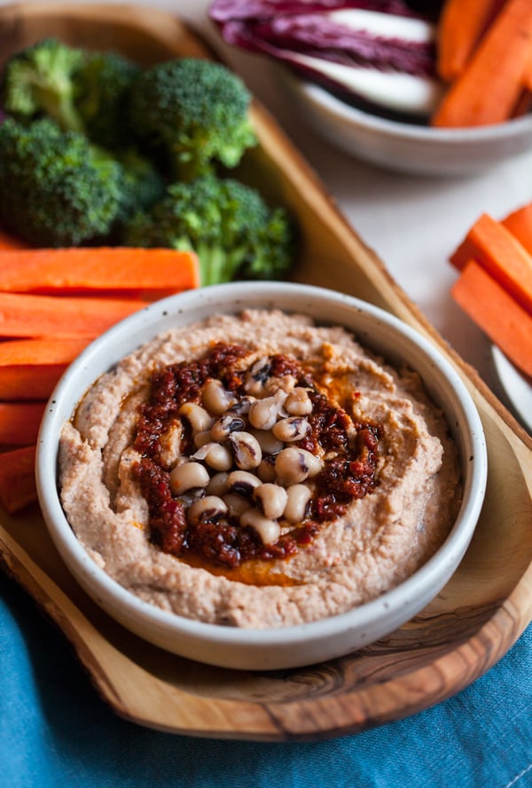 Spicy Harissa Black Eyed Pea Hummus: a new twist on hummus, featuring creamy black eyed peas, spicy harissa paste, and smoked paprika | The Full Helping