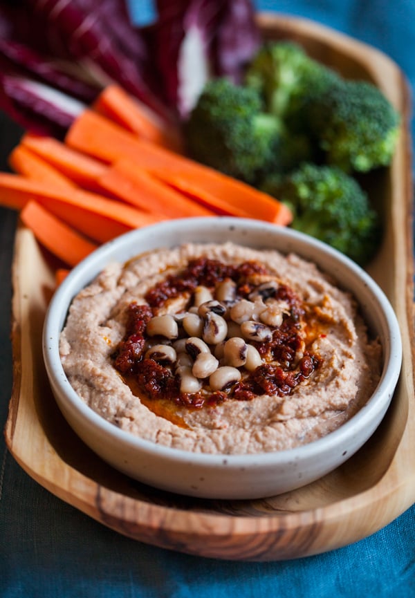 Spicy Harissa Black Eyed Pea Hummus: a new twist on hummus, featuring creamy black eyed peas, spicy harissa paste, and smoked paprika | The Full Helping