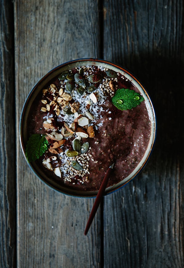 Chocolate_fruity_quinoa_with_nuts_for_breakfast_4