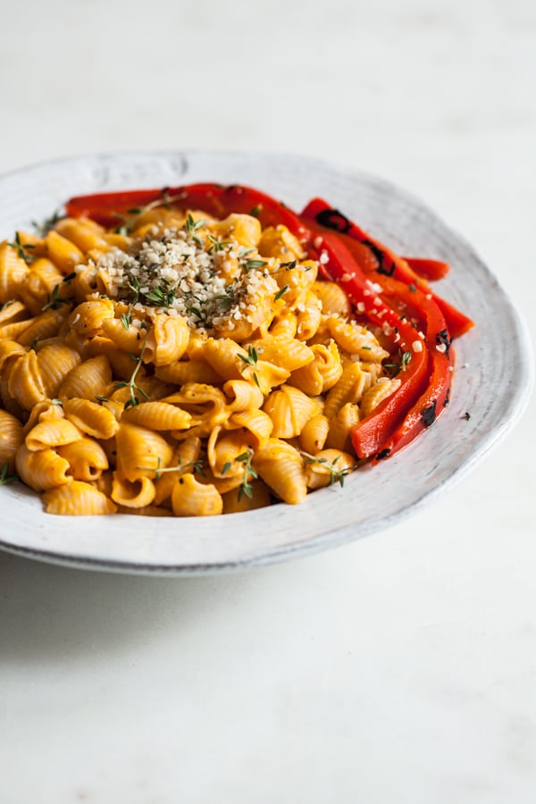 Quick & Easy Vegan Roasted Red Pepper Mac n' Cheese | The Full Helping