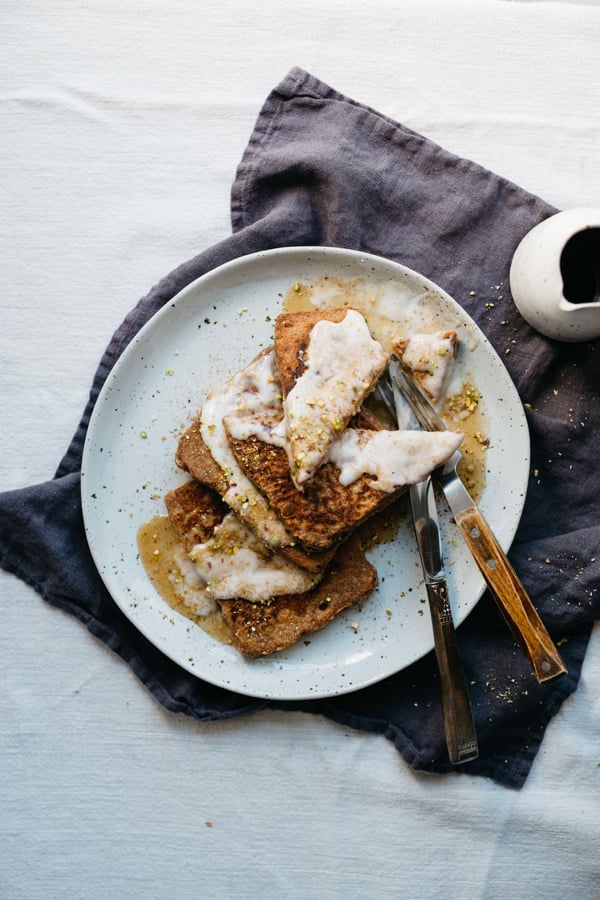 gingerbread-spicedveganfrenchtoast-dollyandoatmeal