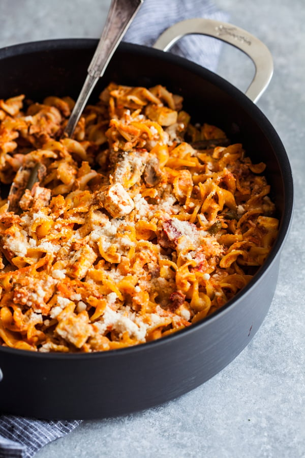 Easy Vegan Pizza Pasta Bake | The Full Helping