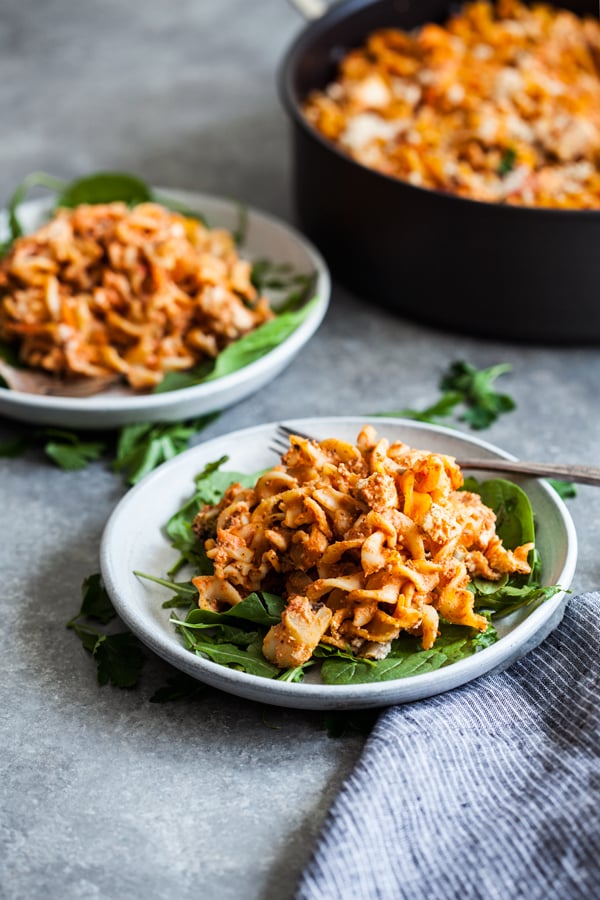 Easy Vegan Pizza Pasta Bake | The Full Helping