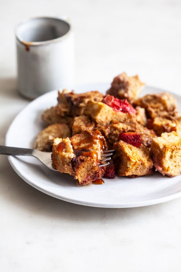 Easy Vegan Strawberry French Toast Casserole | The Full Helping