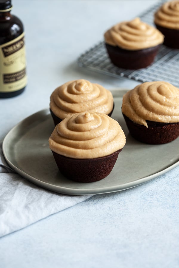 Vegan Chocolate Cupcakes with Creamy Peanut Butter Frosting | The Full Helping