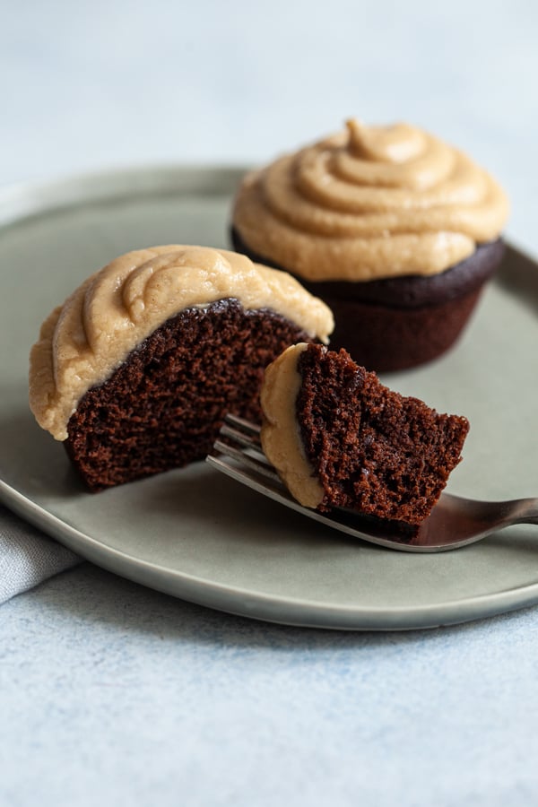 Vegan Chocolate Cupcakes with Creamy Peanut Butter Frosting | The Full Helping