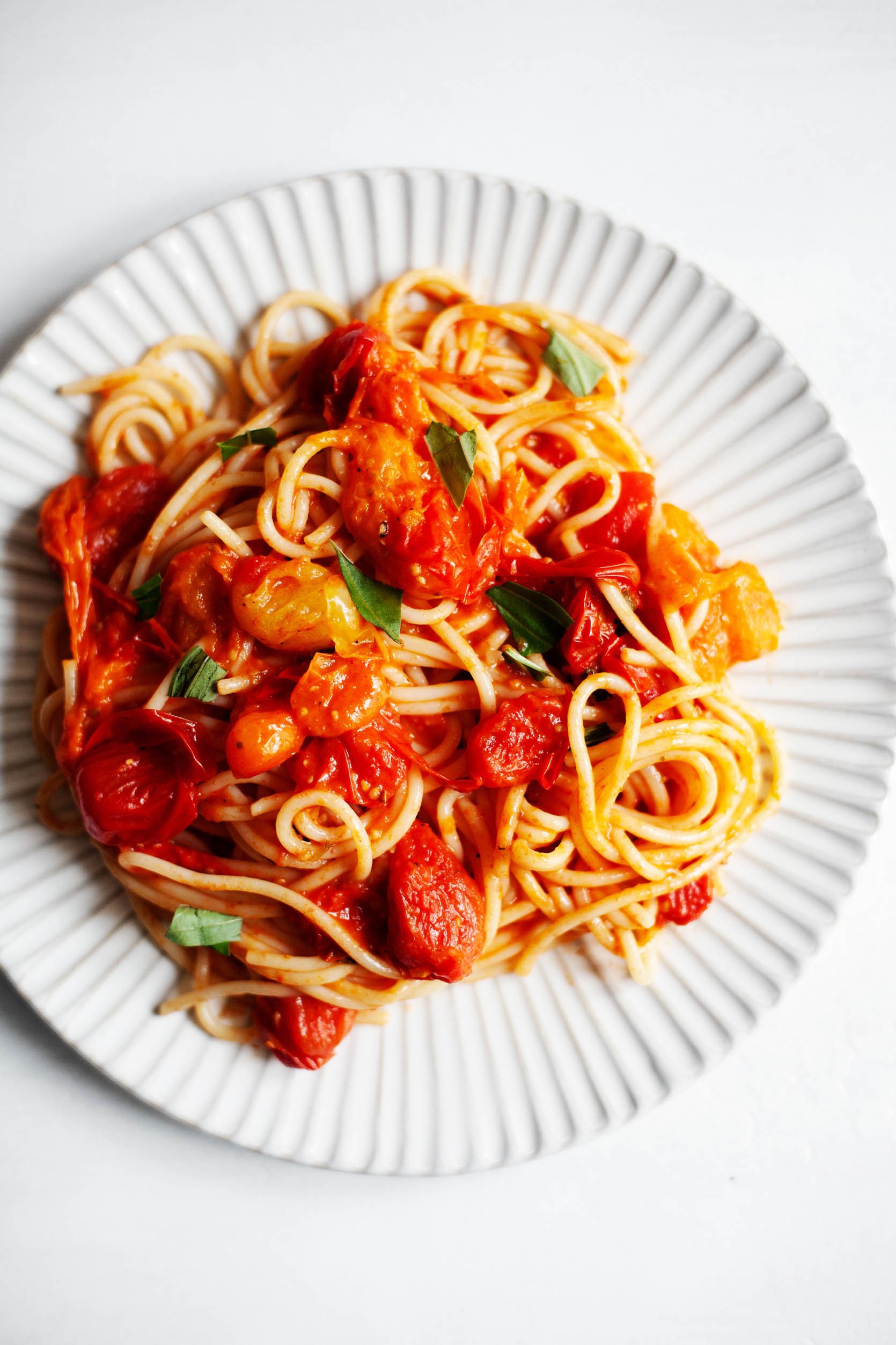 Vegano simple estalló pasta de tomate cherry | La ayuda completa